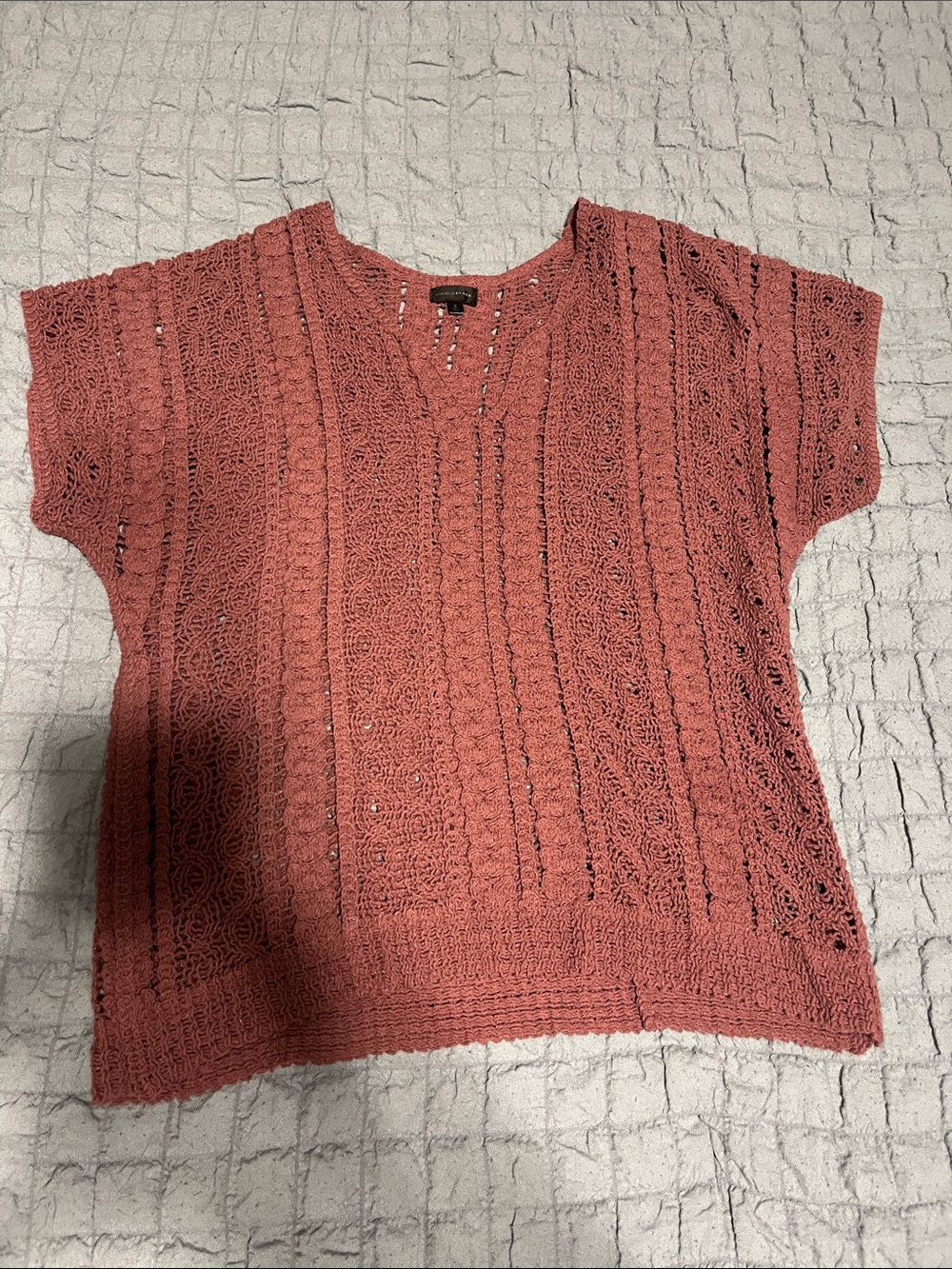 Buckle Open-Knit V-Neck Sweater in Dusty Rose